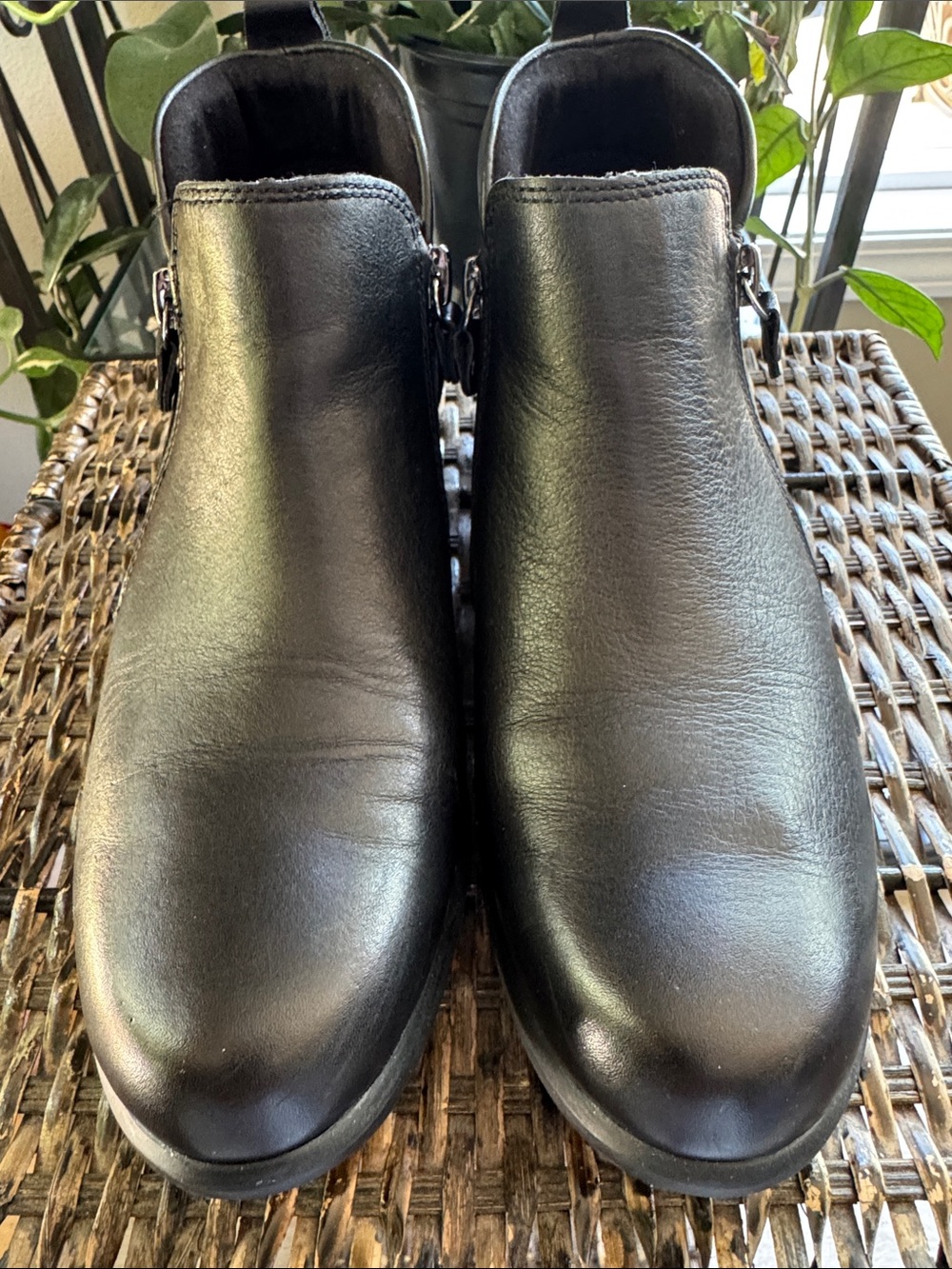 Munro Neko Women's Ankle Boots‎ Black Leather Womens Size 7.5